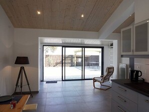 Interior - Charming 3BR Beach House with Garden, Terrace & Parking - Steps from Noirmoutier-en-l'Île Beach (Noirmoutier-en-l'Île)