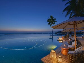 Outdoor pool, free cabanas, pool umbrellas