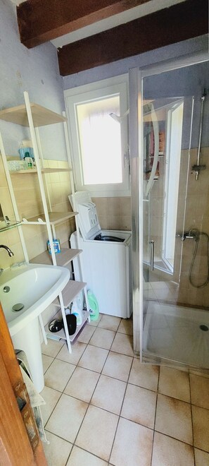 Hair dryer - Apartment 1 bedroom and mezzanine 1 km from the lake (AUREILHAN)