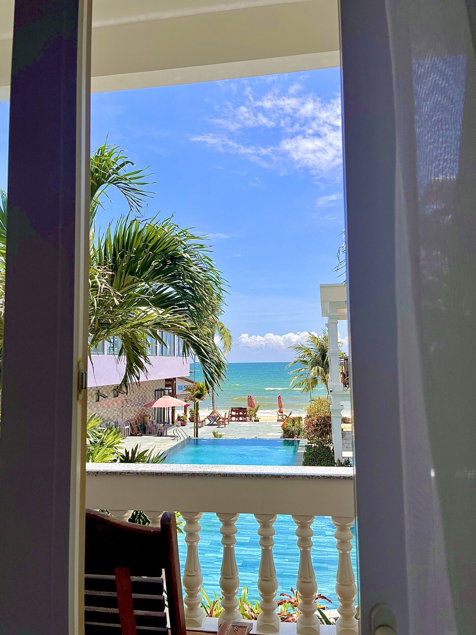 family room with sea view | terrace/patio