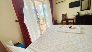 Deluxe Double Room, Balcony | In-room safe, desk, blackout curtains, free WiFi