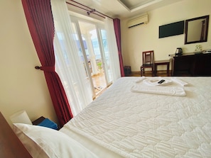 Deluxe Double Room, Balcony | In-room safe, desk, blackout curtains, free WiFi - Phuong Binh House (Phu Quoc)