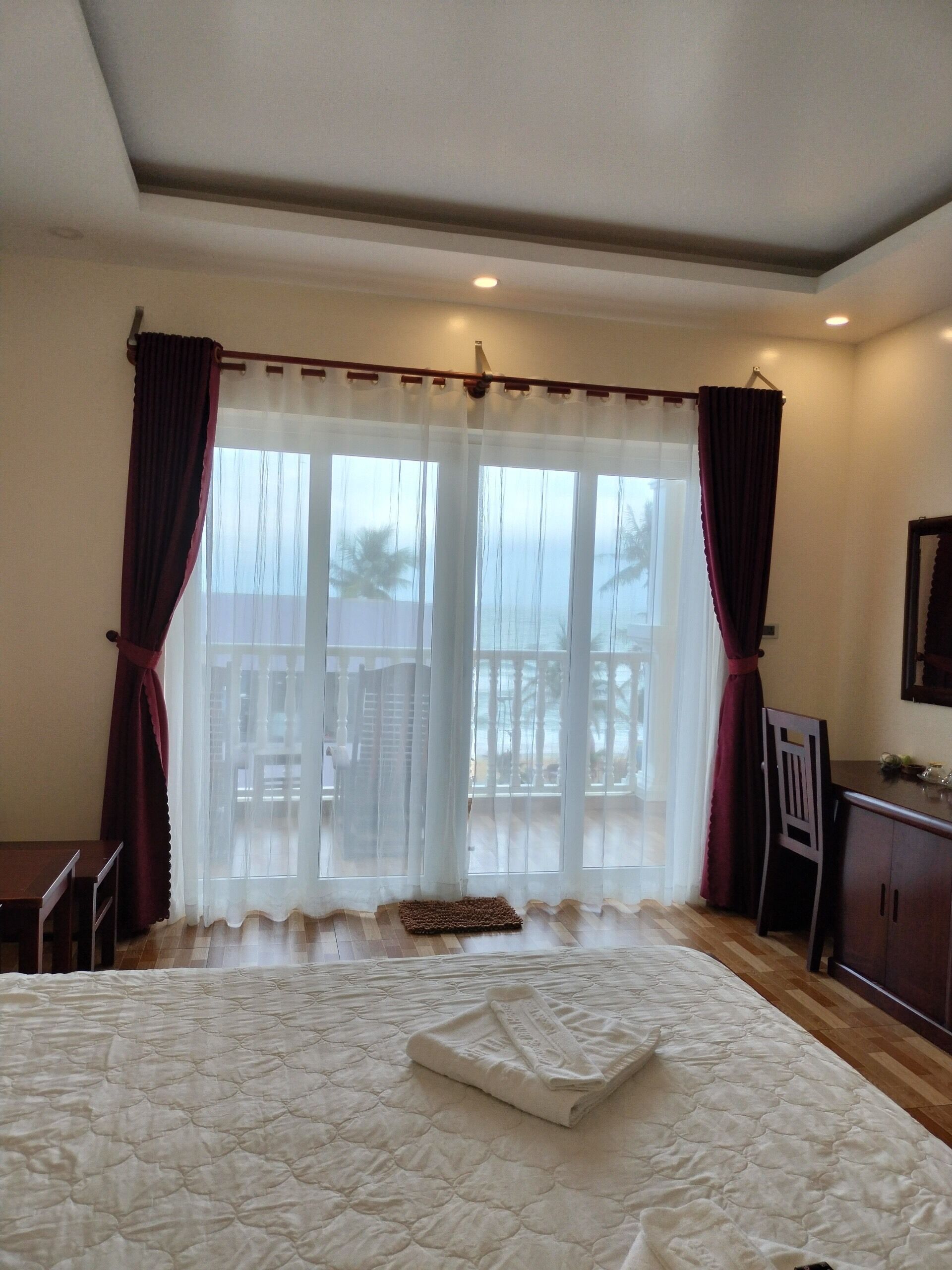 deluxe double room, hill view | 1 bedroom, in-room safe, desk, blackout curtains