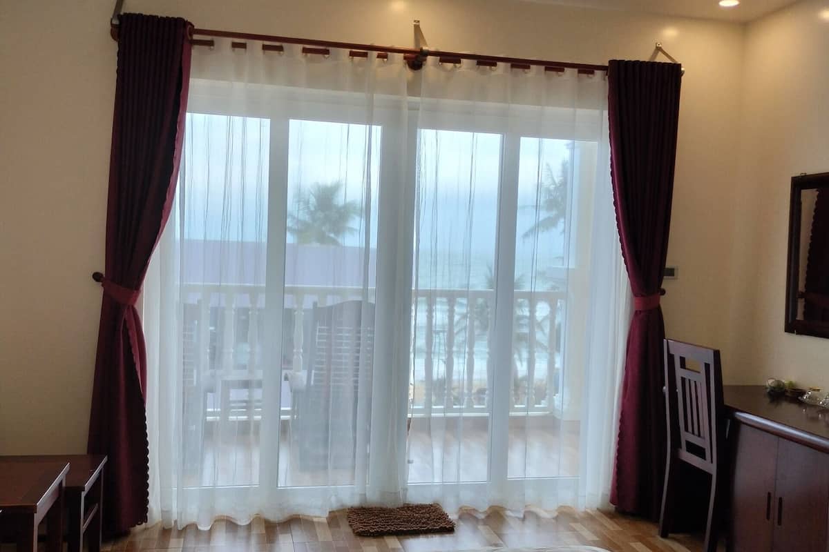 deluxe double room, hill view | 1 bedroom, in-room safe, desk, blackout curtains
