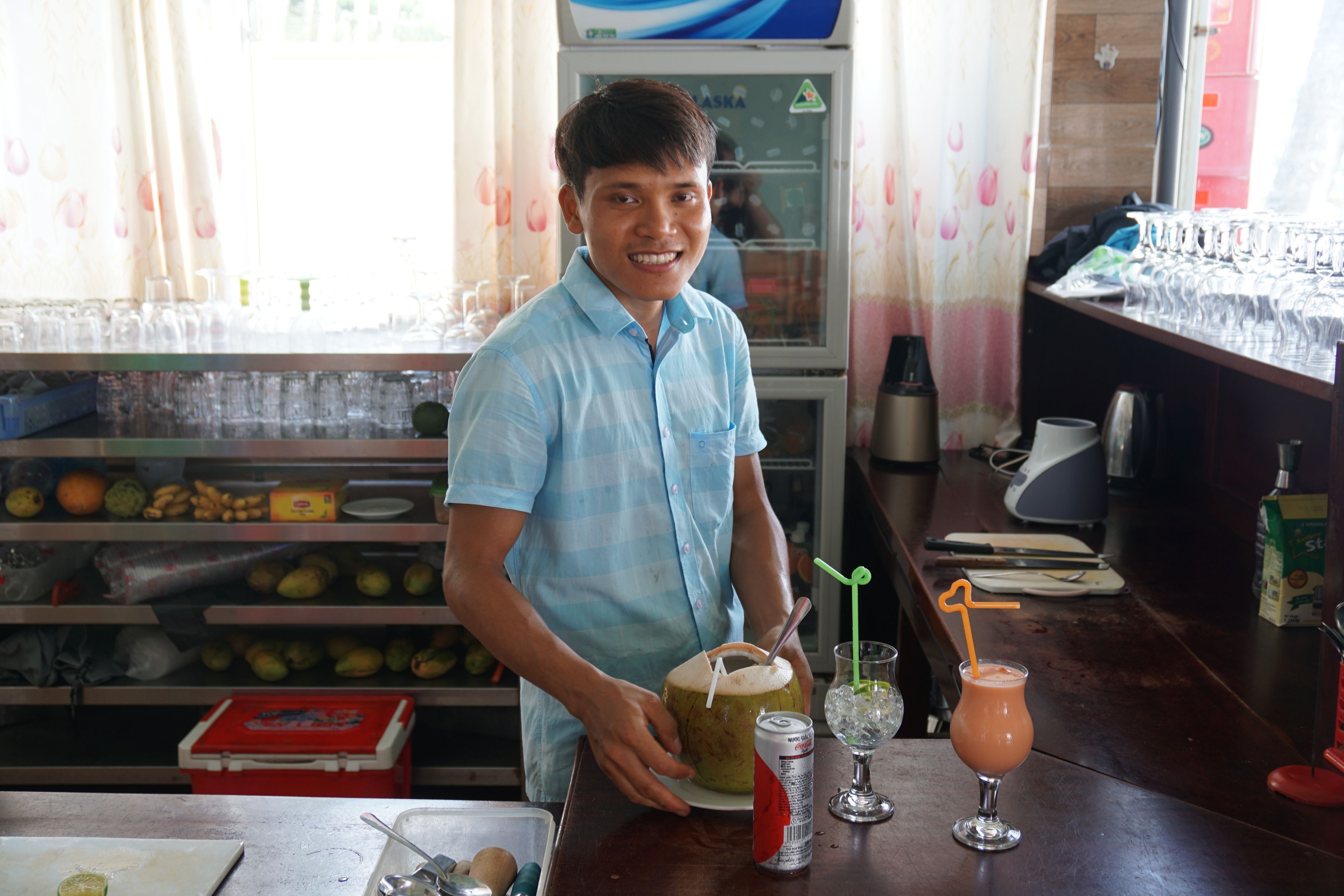 breakfast, lunch and dinner served