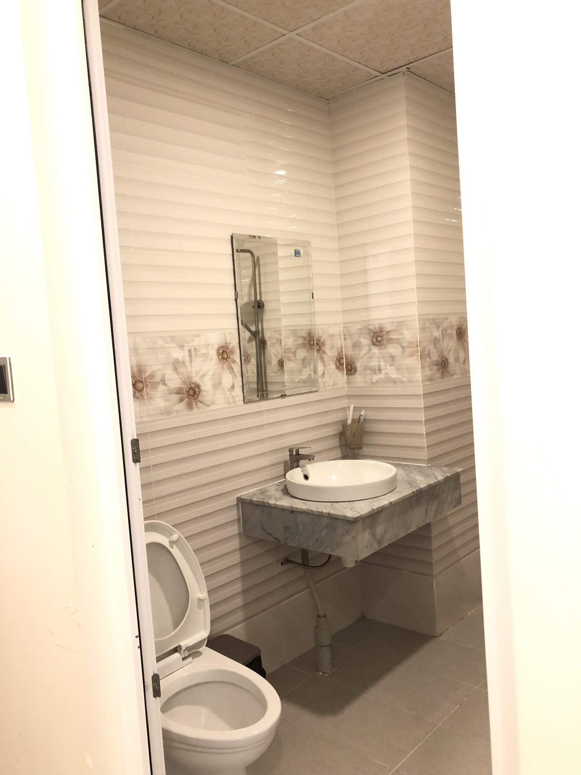 family room with sea view | bathroom | shower, free toiletries, hair dryer, slippers