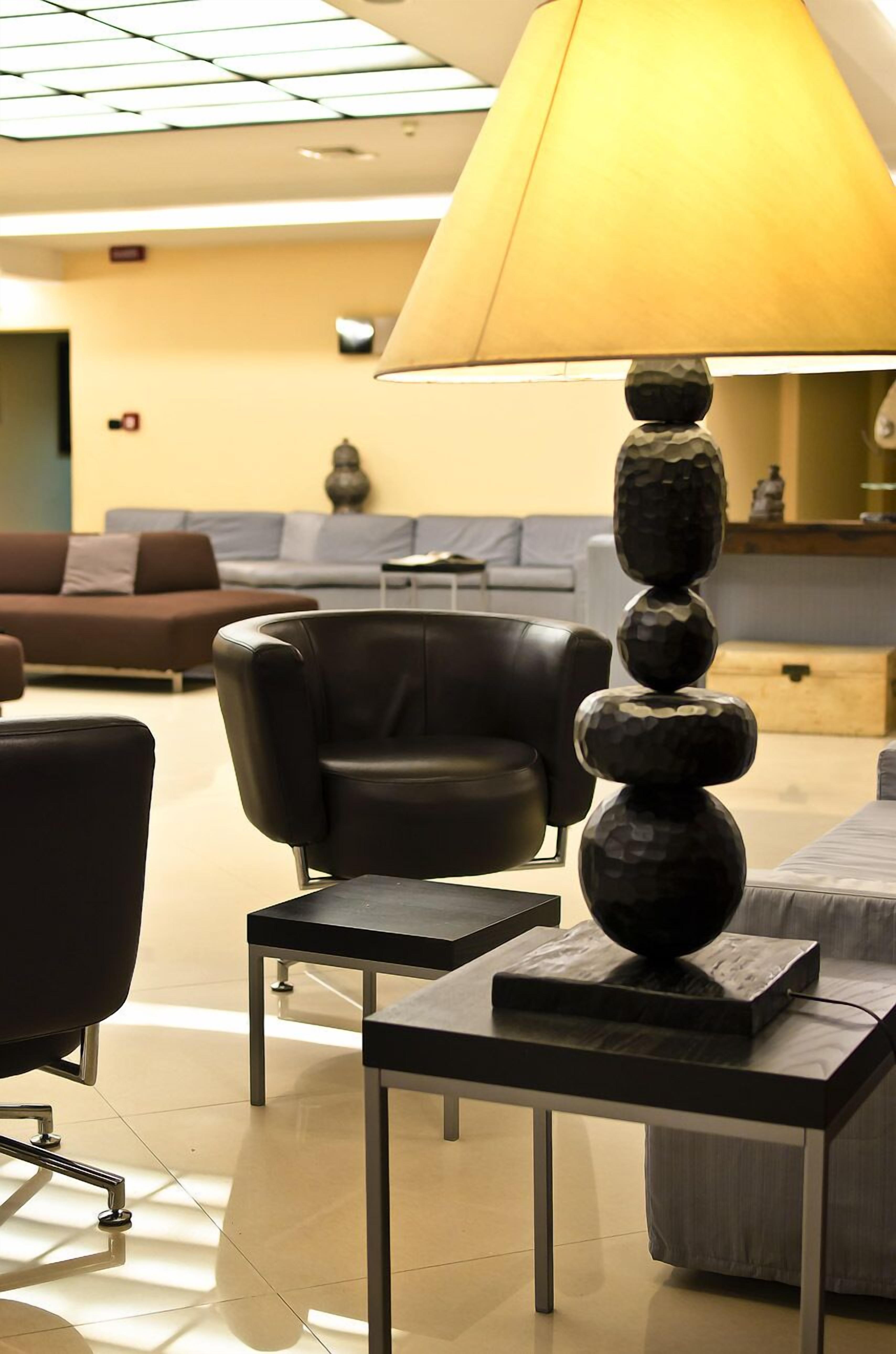 Coin salon dans le hall