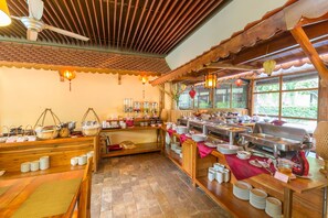 Daily local cuisine breakfast for a fee - Bauhinia Resort Phu Quoc  (Phu Quoc)