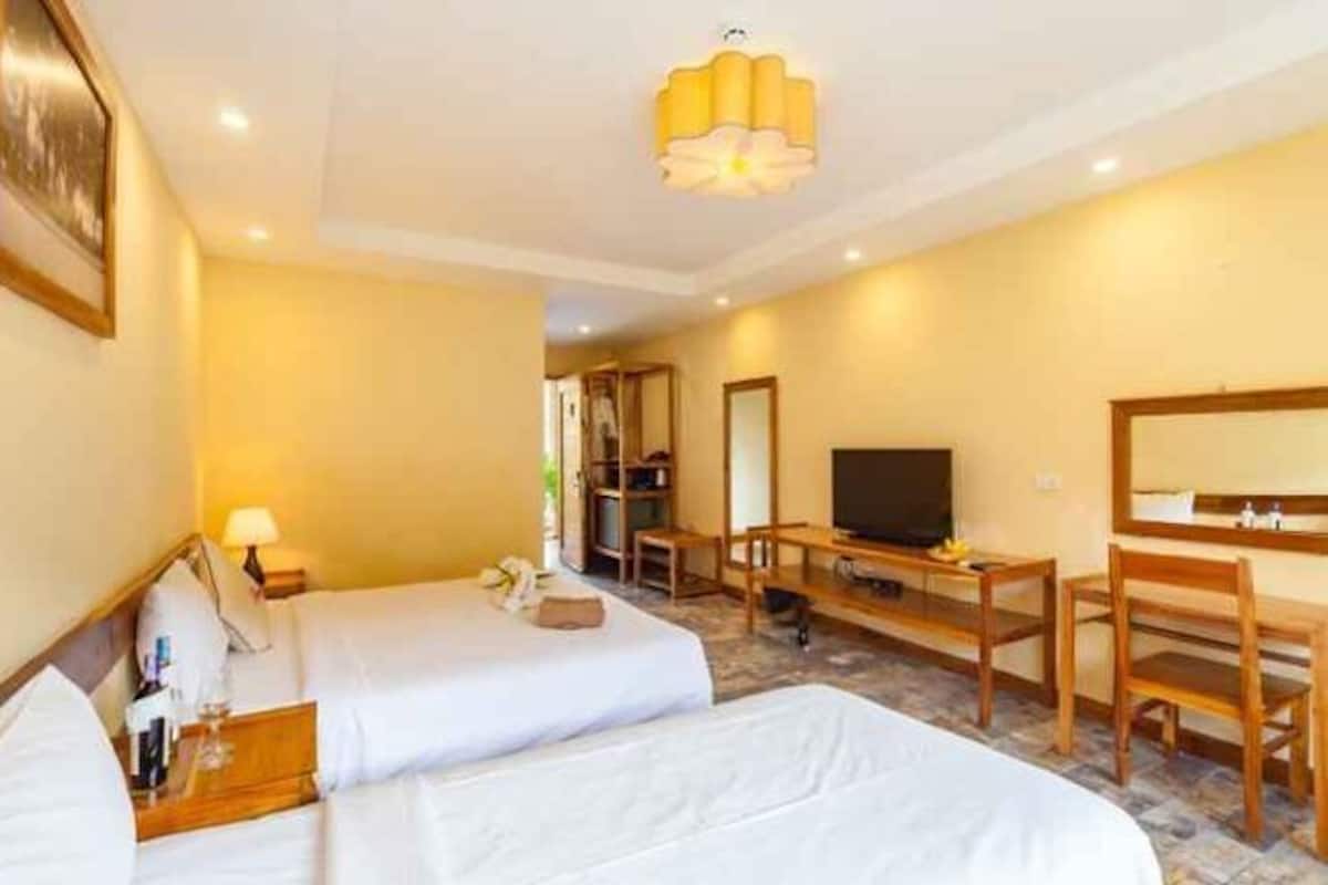 Minibar, in-room safe, desk, blackout drapes