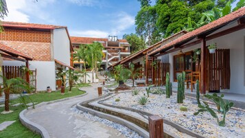 Signature Bungalow, 1 King Bed, Garden View, Garden Area | Garden view