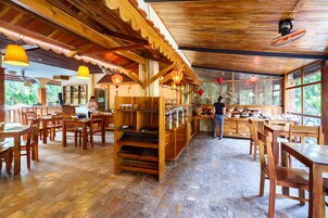 Daily local cuisine breakfast (VND 240000 per person)