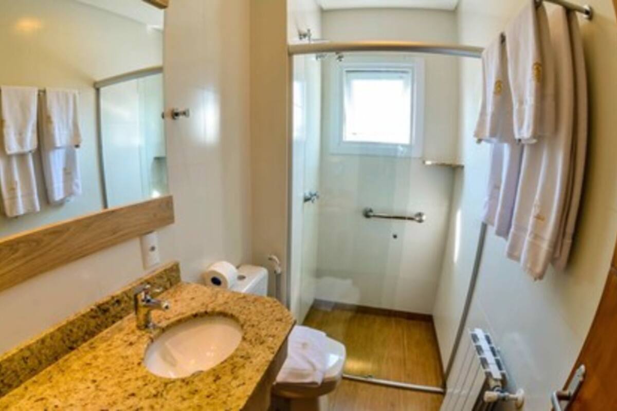 تجهيزات دش، مستلزمات مجانية للعناية الشخصية، مجففات شعر، مناشف