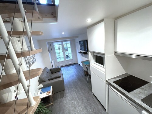 Maisonette with terrace in the town center, 90m from PLACE MORNY