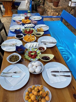 Free daily full breakfast