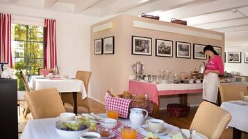 Daily buffet breakfast (EUR 17.50 per person)