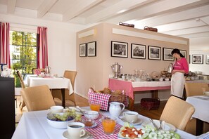 Frukostbuffé varje dag mot avgift