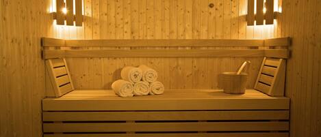 Hot stone massages, 2 treatment rooms, massages