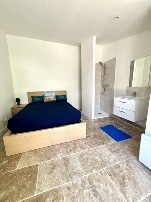3 bedrooms, iron/ironing board, free WiFi