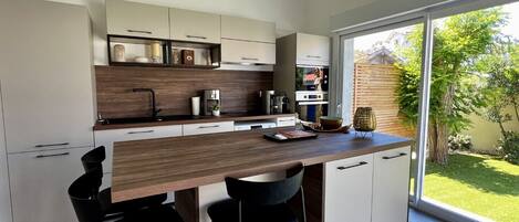 冷蔵庫、電子レンジ、オーブン、食器洗い機