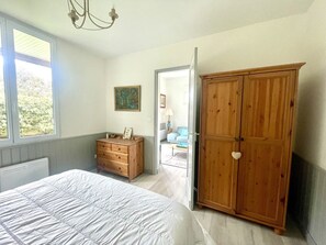 3 bedrooms, iron/ironing board, free WiFi