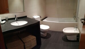 Apartment, 1 Bedroom, Mountain View | Bathroom