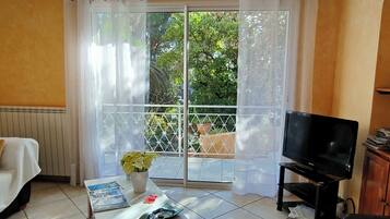 2 bedrooms, iron/ironing board, travel crib, free WiFi