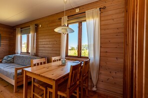 Cabaña, 2 habitaciones, baño privado (1-4an) | Sala de estar