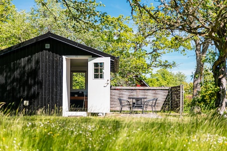 Cabin, 1 Bedroom, Private Bathroom (Van Gogh) | Free WiFi. Fårösunds Semesterby