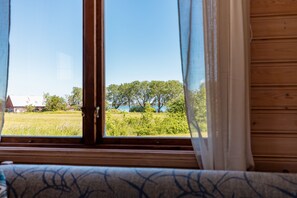 Cabane, 2 chambres, salle de bains privée (1-4an) | Coin séjour