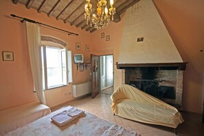 Double Room (Rosa) | In-room safe, individually decorated, individually furnished - Le Biricoccole (Rosignano Marittimo)