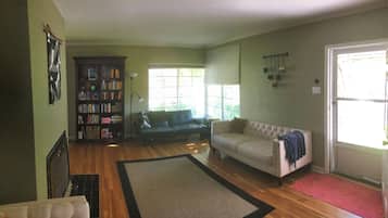 House, 4 Bedrooms | Living room