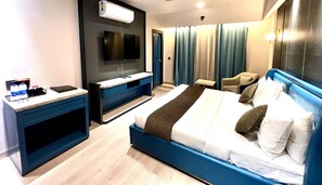 Kamar Klub | 1 kamar tidur, seprai premium, brankas, dan meja kerja
