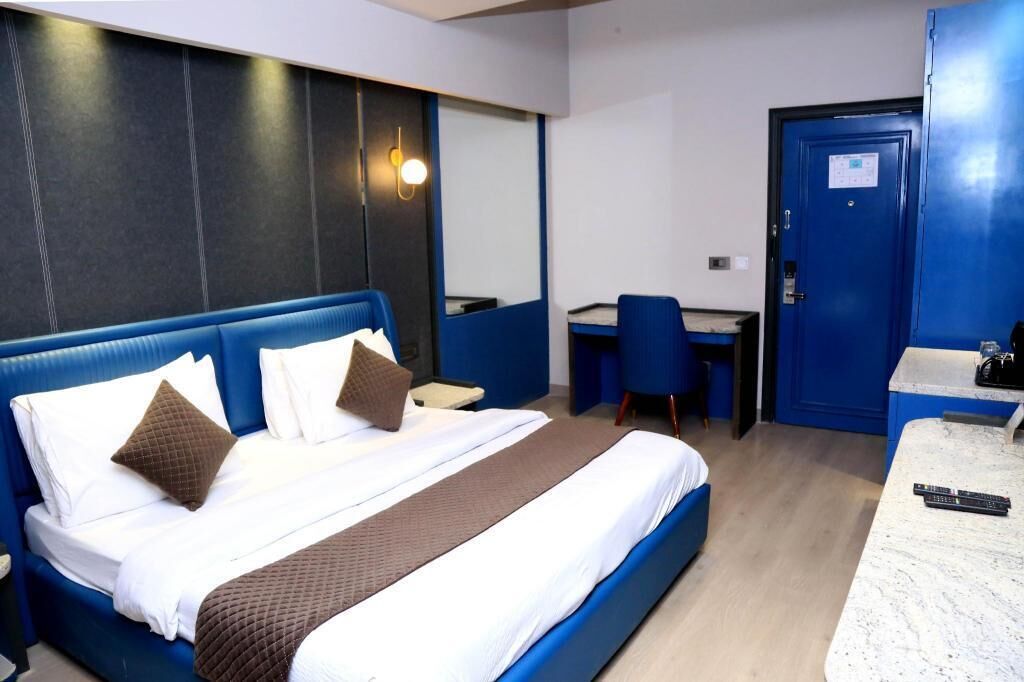 1 bedroom, premium bedding, in-room safe, desk