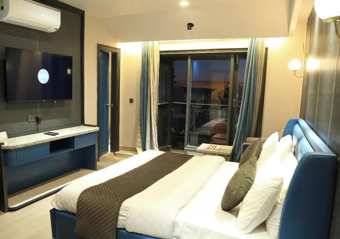 1 bedroom, premium bedding, in-room safe, desk