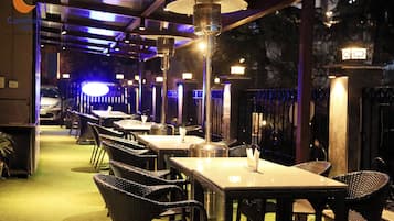 Desayuno continental (INR 1500 por persona)
