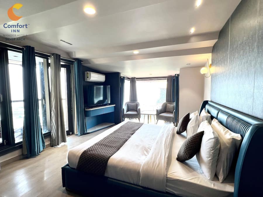 Club Room | 1 bedroom, premium bedding, in-room safe, desk