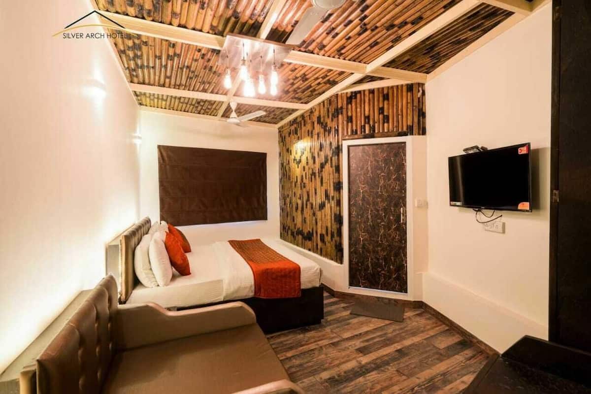1 bedroom, premium bedding, in-room safe, desk