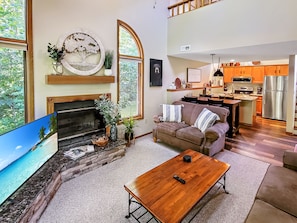 Smart TV, fireplace