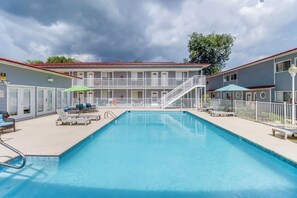 Outdoor pool - Luxurious King bed Condo across from Beach, Boardwalk, Shops and Restaurants.  (Biloxi)