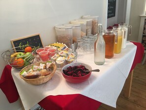 Free daily full breakfast 