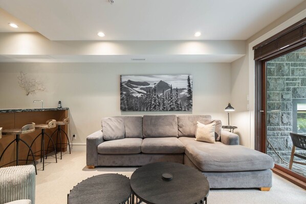 TV, fireplace, stereo