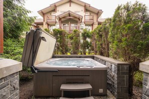 مغطس سبا خارجي