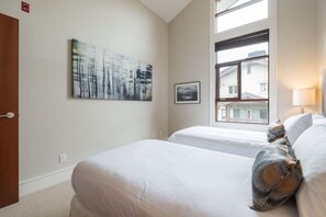 4 bedrooms, Internet, bed sheets