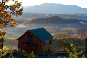 Exterior - 'Mountainscape'-Million Dollar Views In Legacy Mtn. 10% off 7 night rental! (Pigeon Forge)