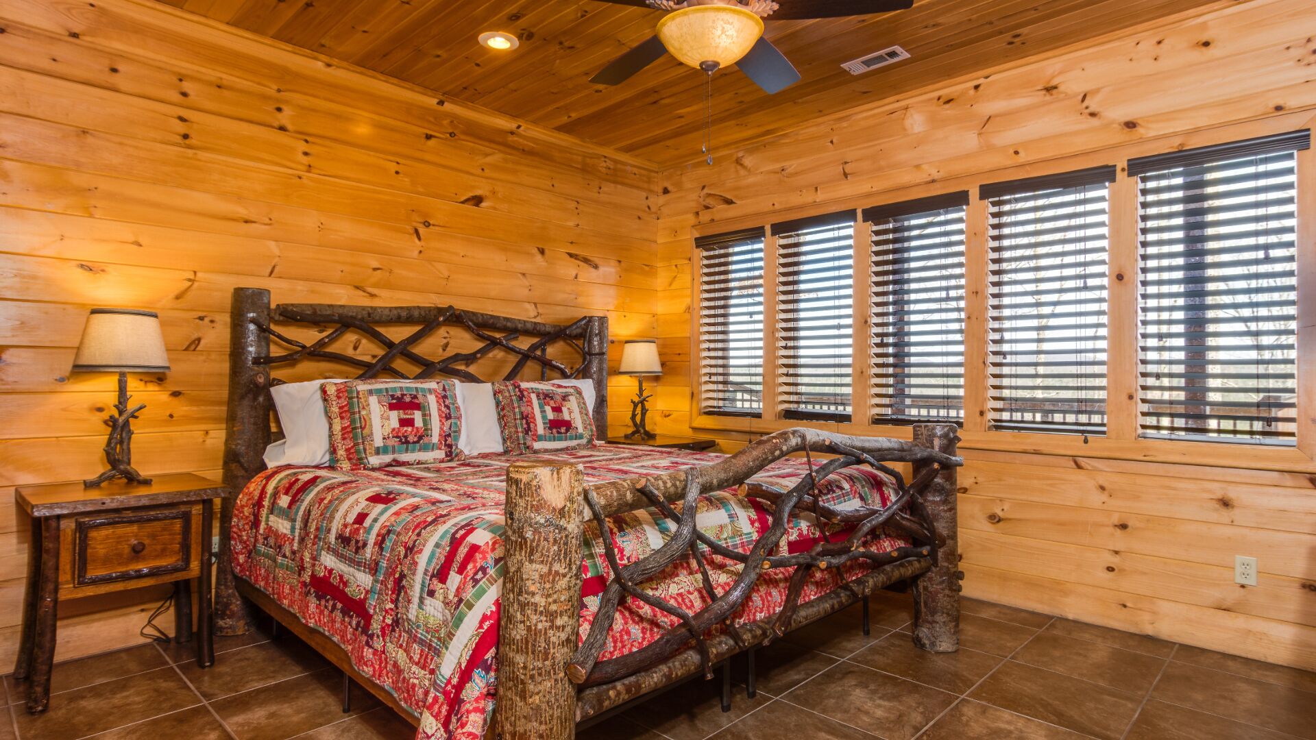 4 chambres, fer et planche à repasser, lit parapluie, Wi-Fi gratuit