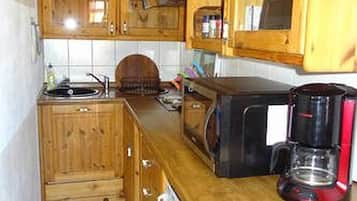 Apartment, 2 Bedrooms | Private kitchen | Fridge, microwave, stovetop, electric kettle