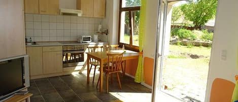 Desk, free cots/infant beds, free WiFi, bed sheets
