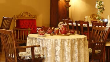 Bureau, espace de travail pour ordinateur portable, Wi-Fi gratuit