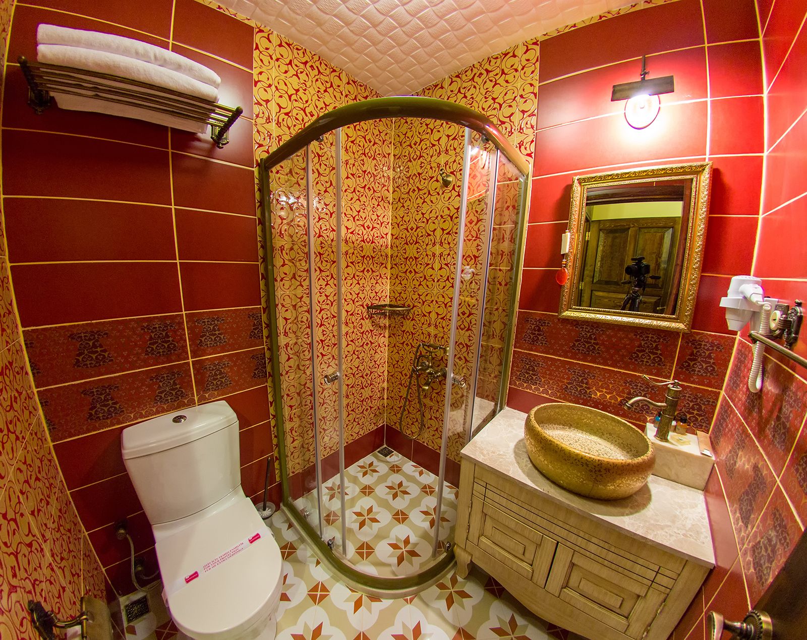 standard double room | bathroom | shower, free toiletries, hair dryer, slippers