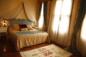 Habitación doble estándar | Escritorio, espacio para trabajar con laptop y wifi gratis 